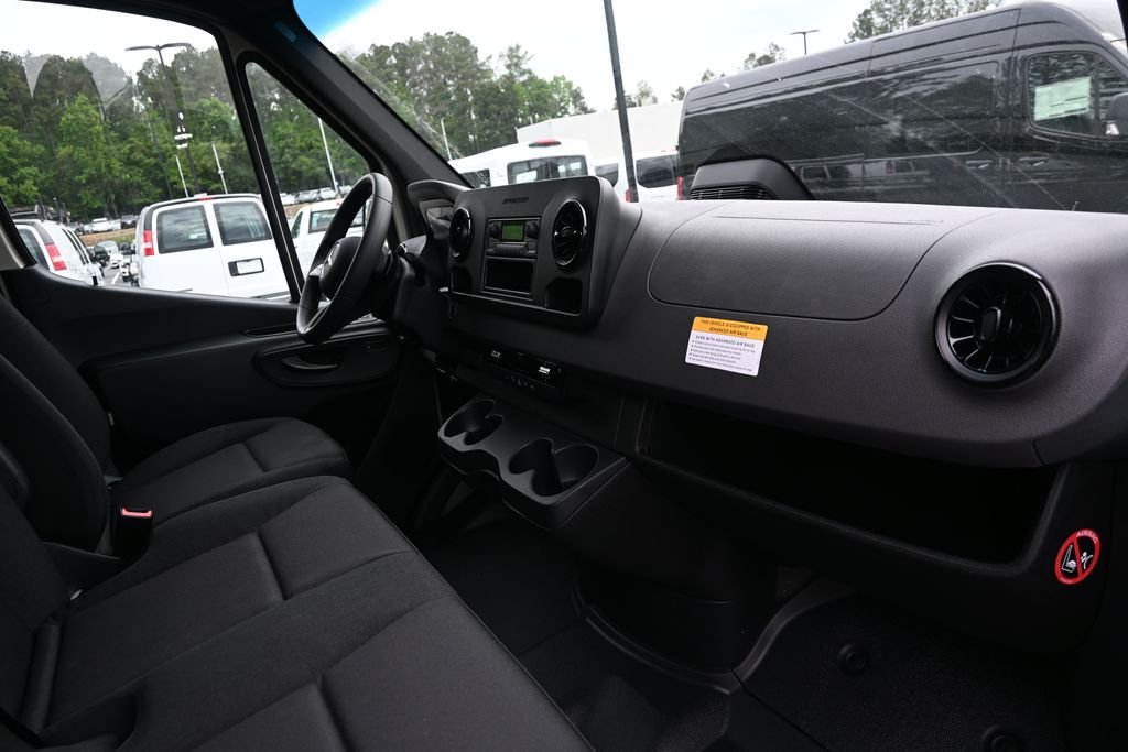 Used 2025 Pebble Gray Mercedes-Benz Cargo 170 WB image 20