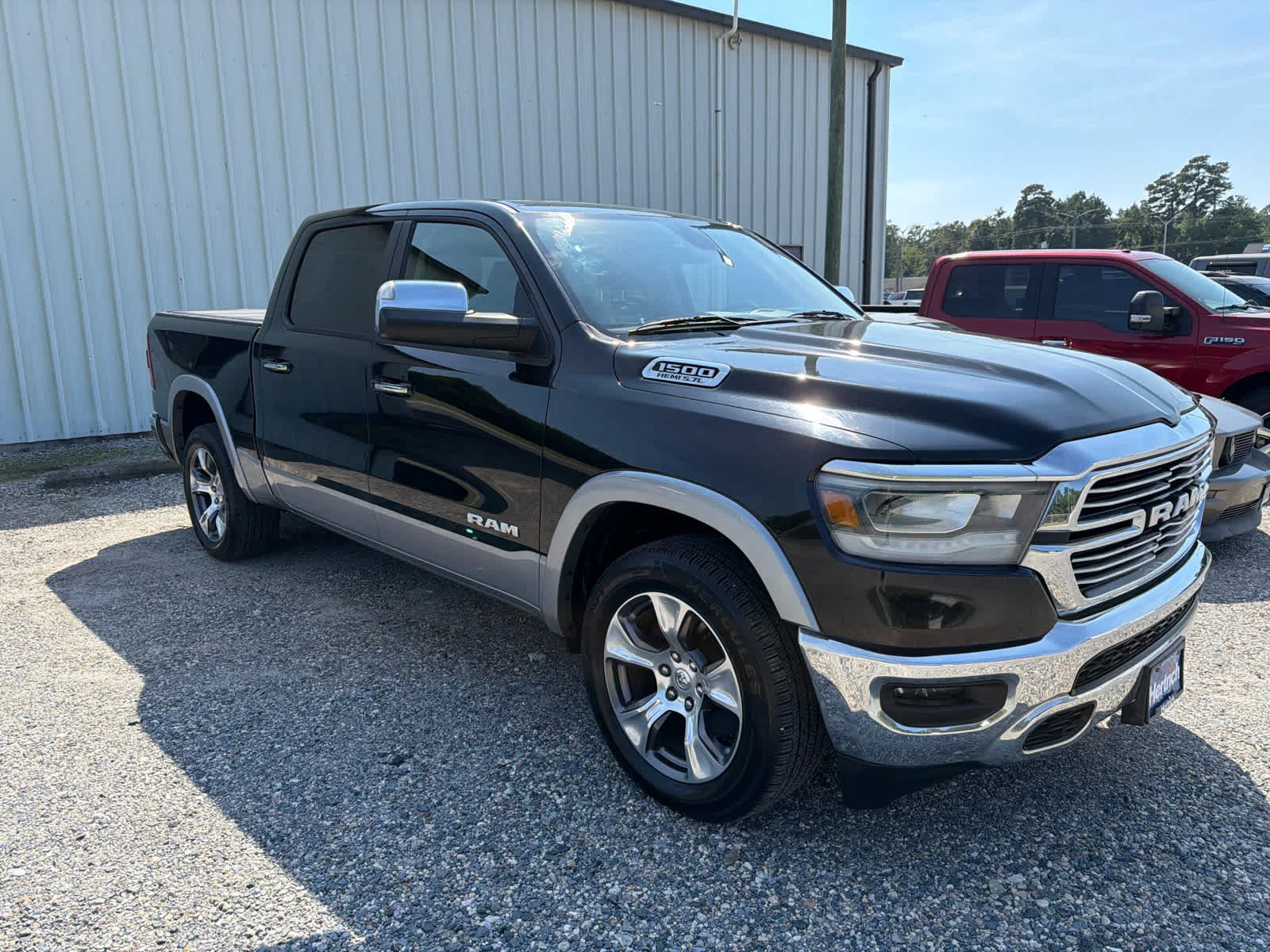 Used 2020 Diamond Black Crystal Pearlcoat Ram Laramie image 8
