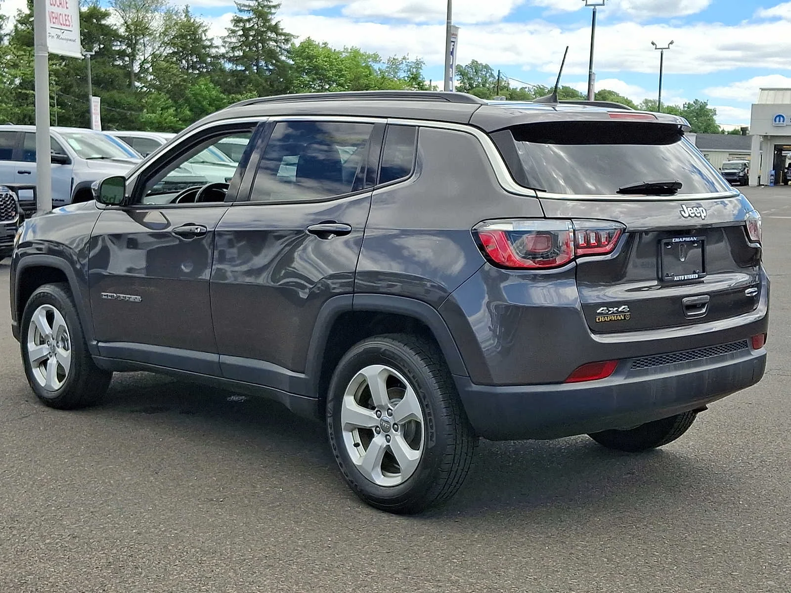 Used 2020 Granite Crystal Clearcoat Metallic Jeep Latitude image 4