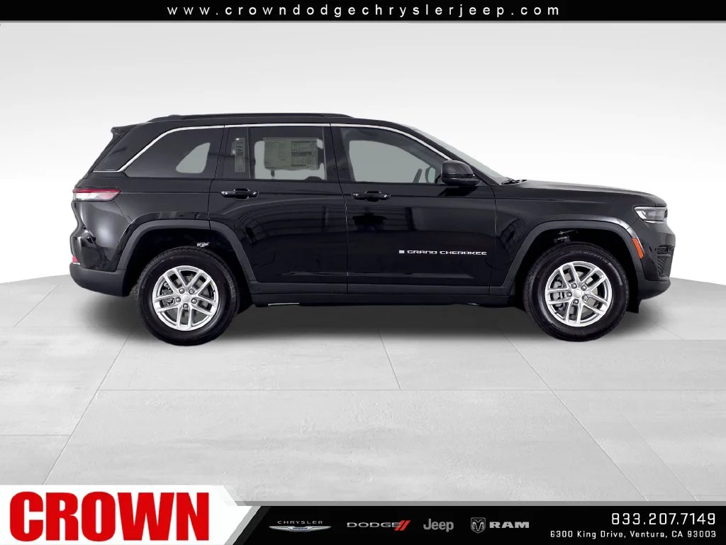 New 2026 Diamond Black Crystal Pearl-Coat Exterior Paint Jeep  image 4
