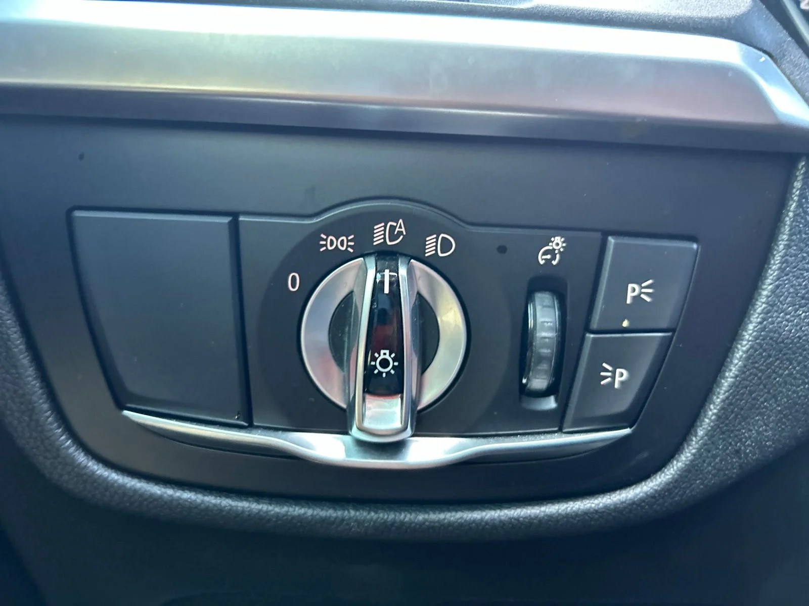 Used 2022 Black Sapphire Metallic BMW sDrive30i image 25