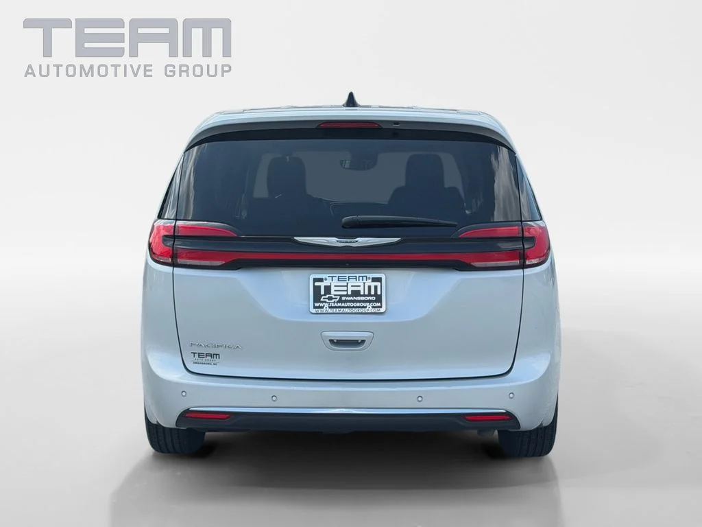 Used 2024 Silver Chrysler Touring L image 6
