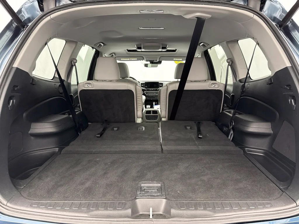 2022 Honda Pilot TOURING SUV Slide 7