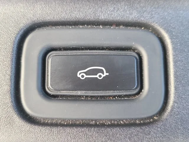 Used 2023 Gray Land Rover SE image 11