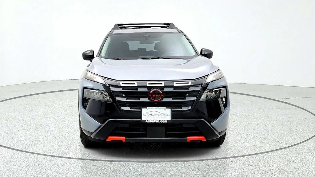 Used 2025 Boulder Gray Pearl Nissan AWD Rock Creek image 2