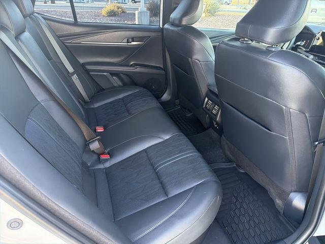 Certified Used 2025 WIND CHILL PEARL Toyota  image 30