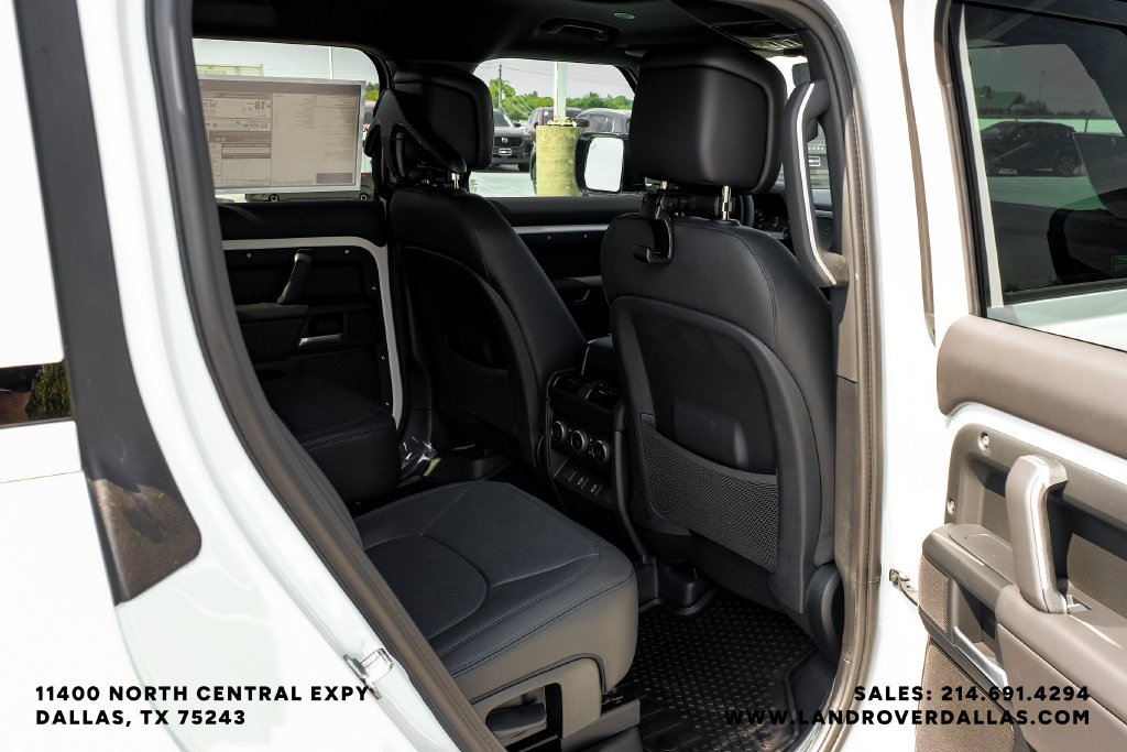 New 2026 Fuji White Land Rover X-Dynamic SE image 40