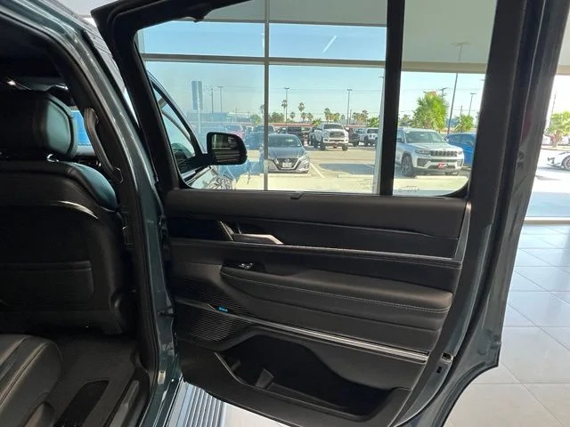 New 2026 Steel Blue Exterior Paint Jeep Summit Obsidian image 19