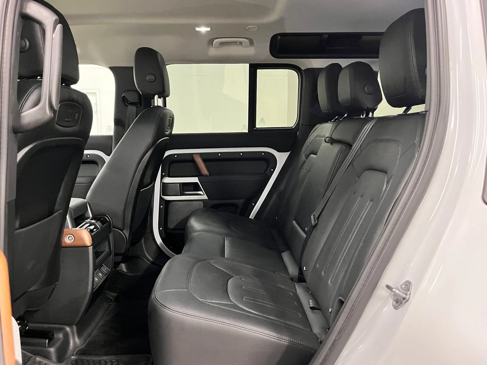 Used 2022  Land Rover S image 20