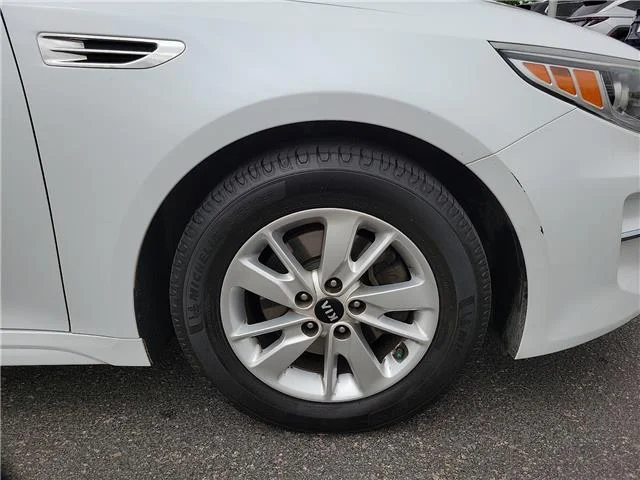 Used 2018 Snow White Pearl KIA LX image 6