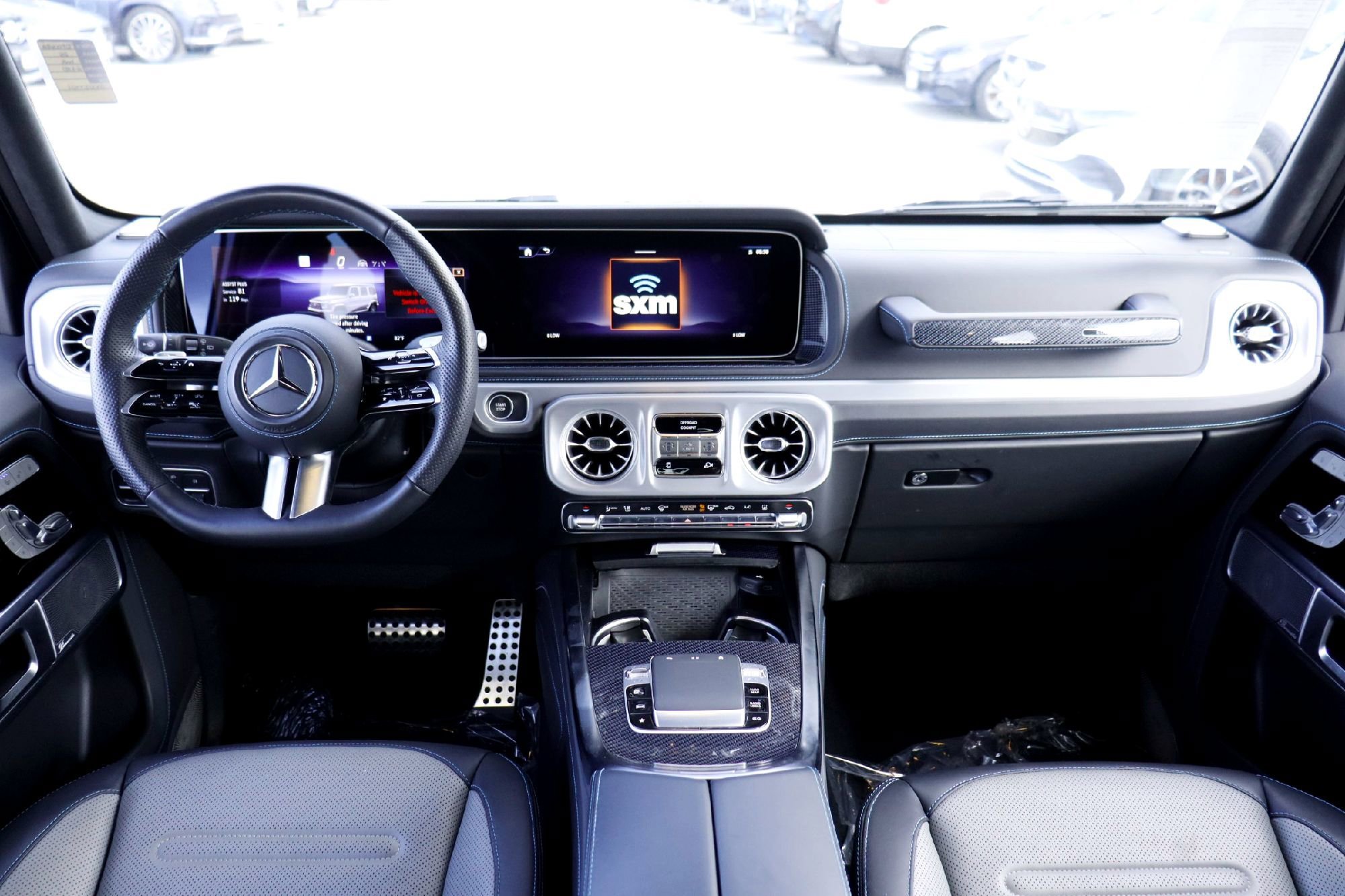 Used 2025 MANUFAKTUR Moonlight White Magno Mercedes-Benz G 580e image 23