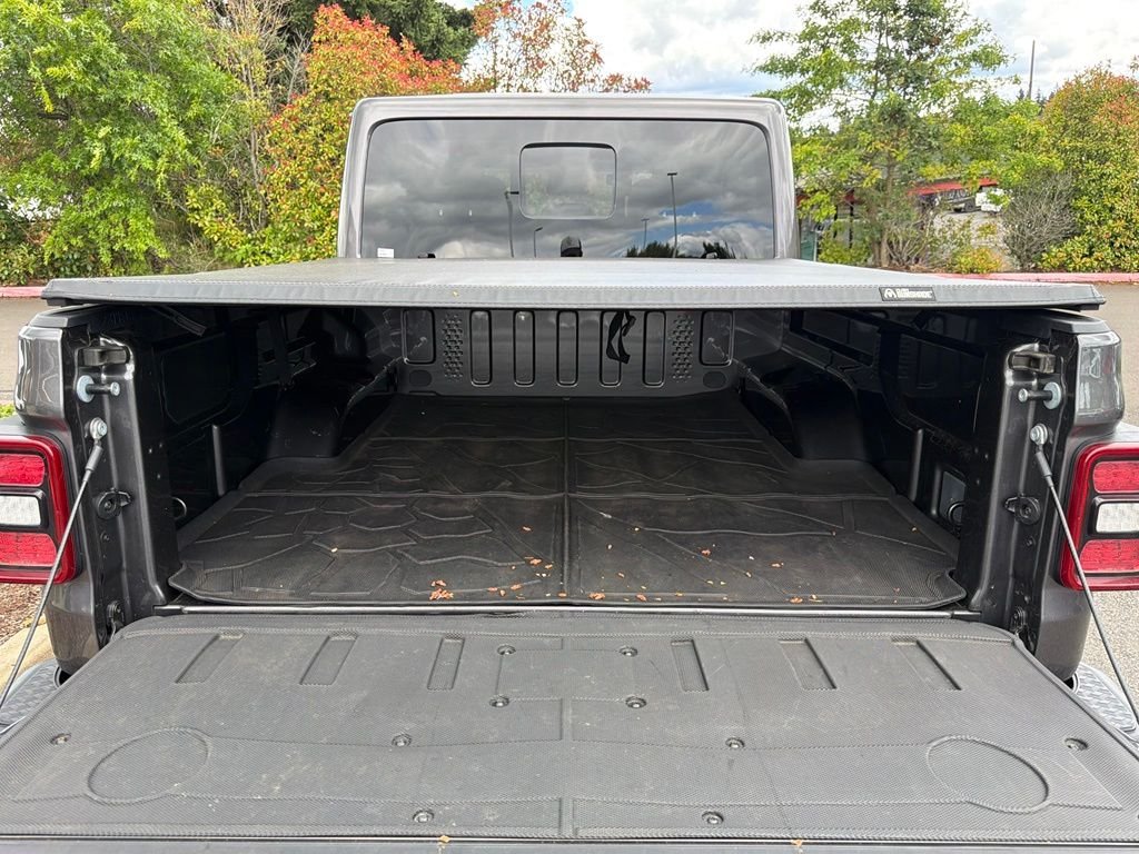 Used 2025 Granite Crystal Metallic Clearcoat Jeep Mojave image 10