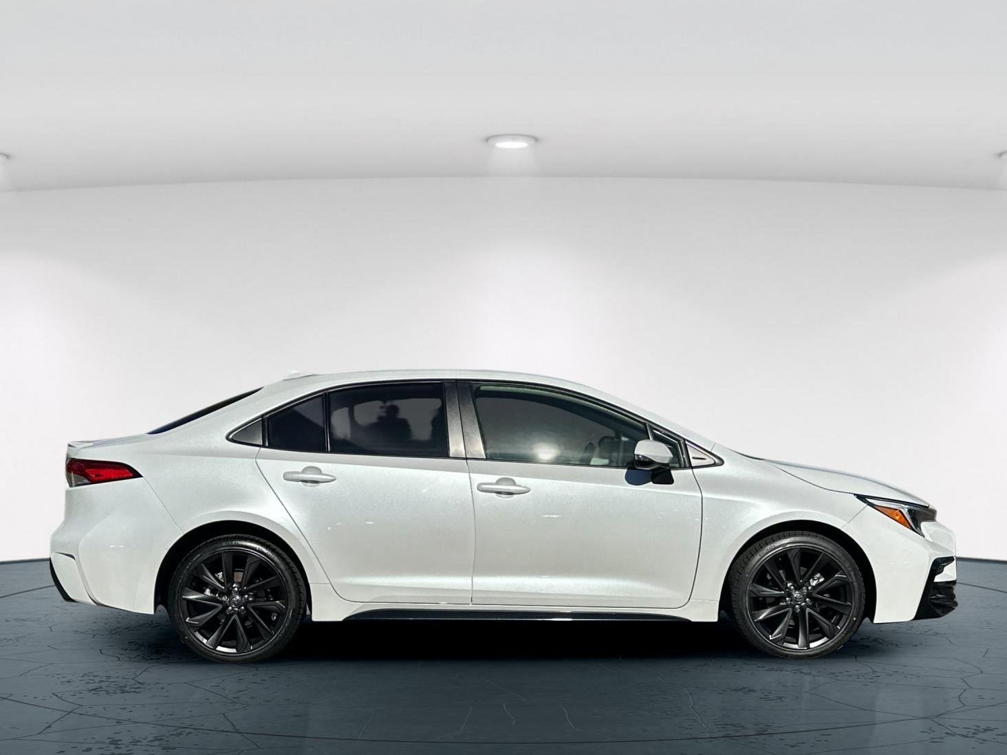 Used 2024 Pearl Toyota SE 4D Sedan image 7