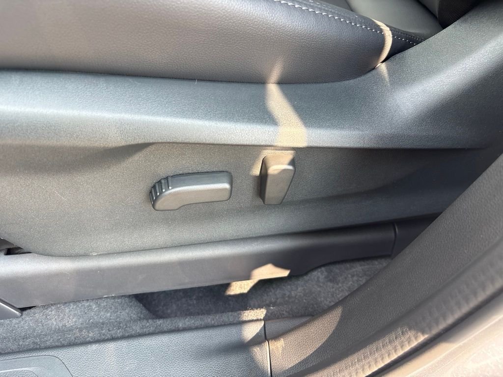 New 2026 ICE SILVER METALLIC Subaru Premium 7-Passenger image 21