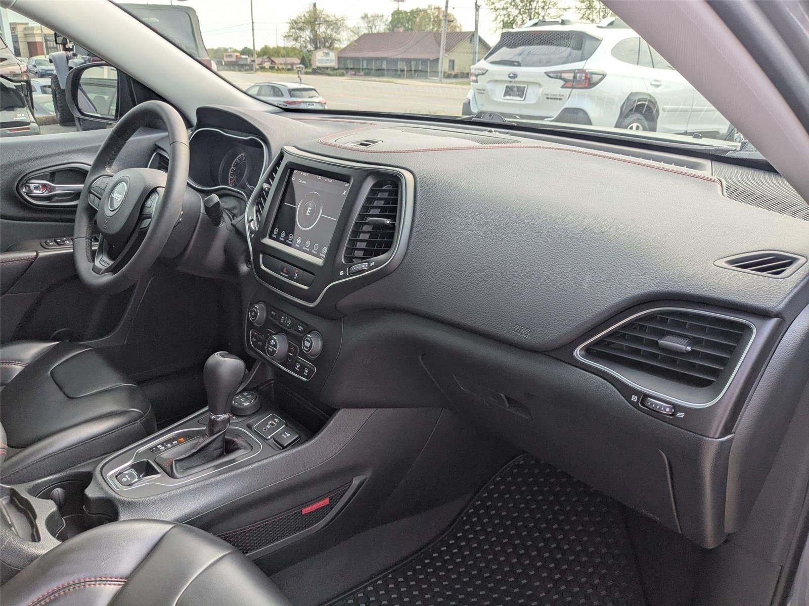 Used 2022 GRAY Jeep Trailhawk image 34