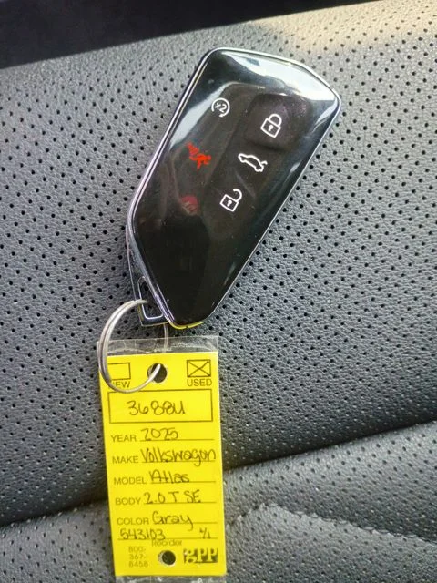 Used 2025 Gray Volkswagen 2.0T SE w/Technology image 28