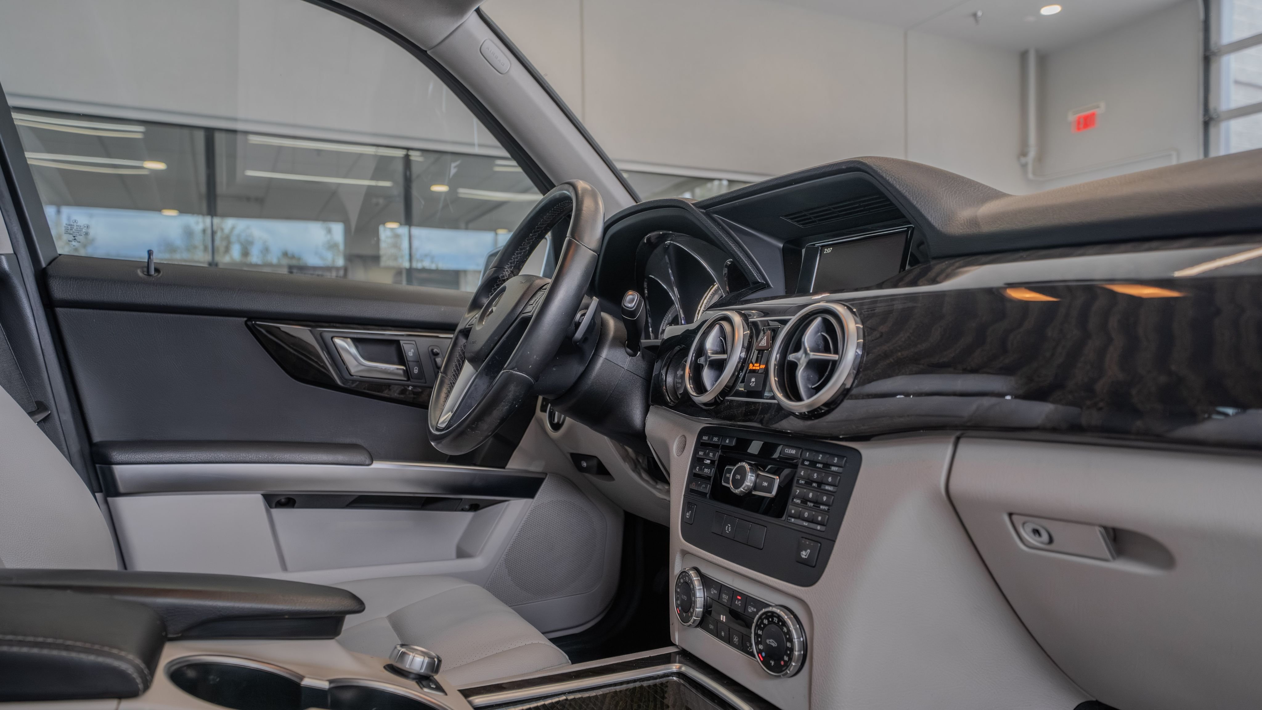 Used 2015 Diamond Silver Mercedes-Benz GLK 250 image 18