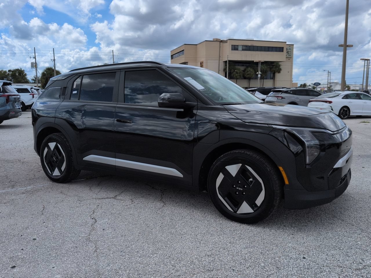 New 2027 Aurora Black Pearl Kia Wind image 2