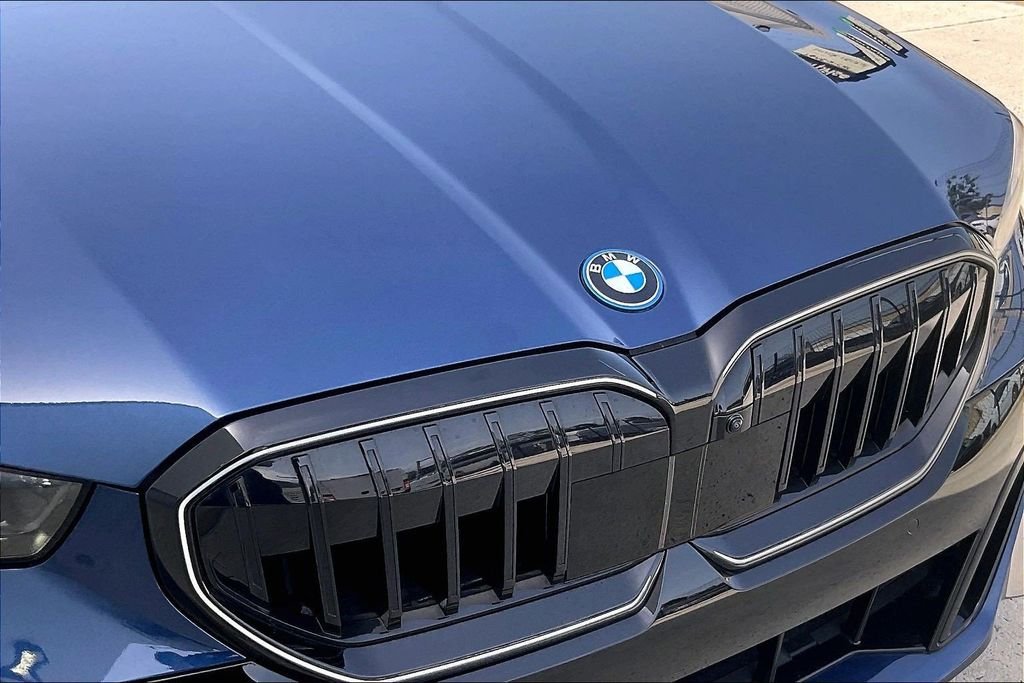 Used 2026 Blue BMW 550e xDrive image 27
