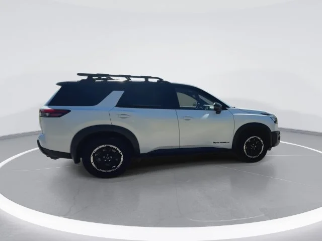 Used 2025  Nissan Rock Creek image 11