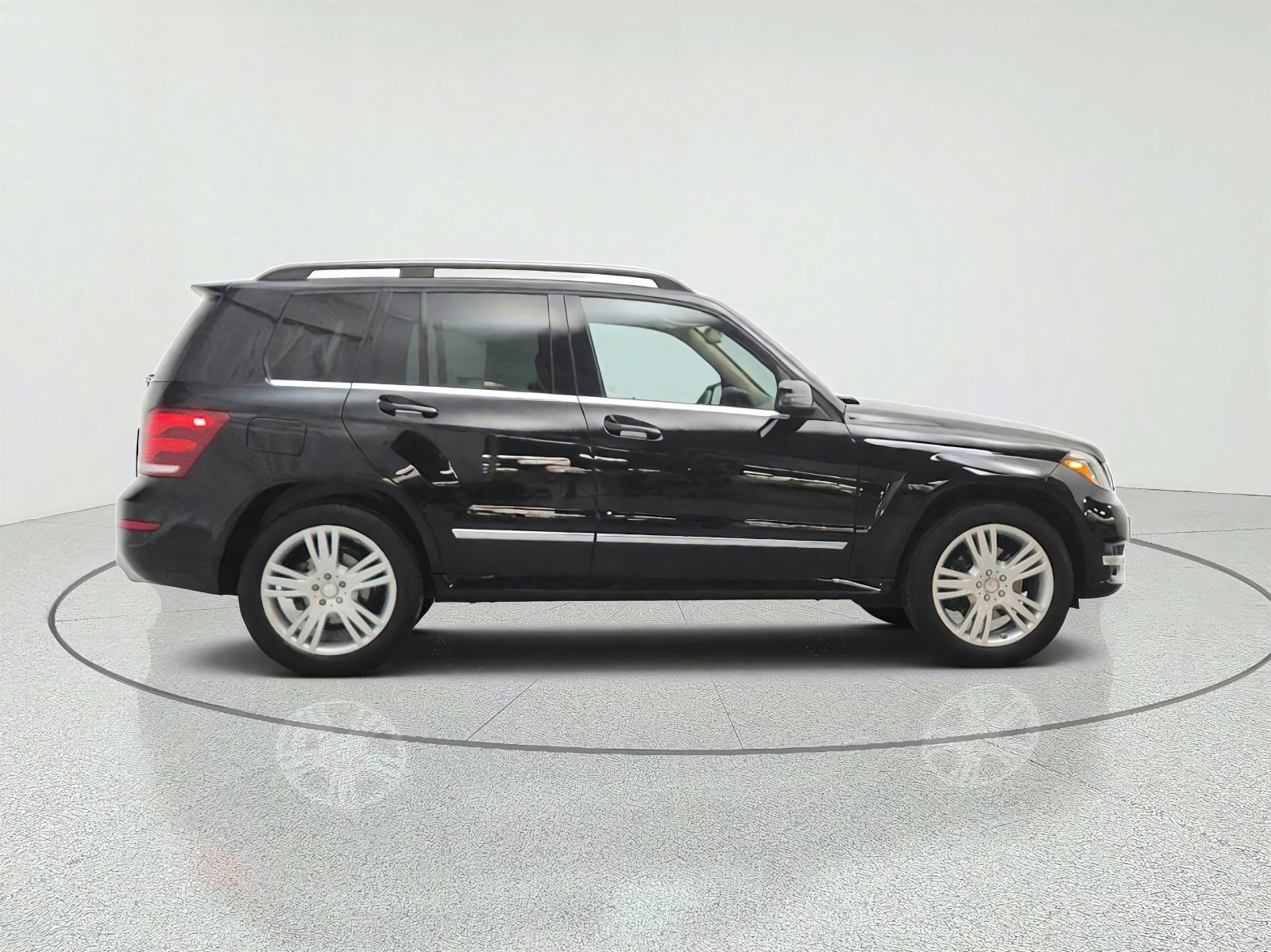 Used 2014 Black Mercedes-Benz RWD 4dr GLK 350 image 4
