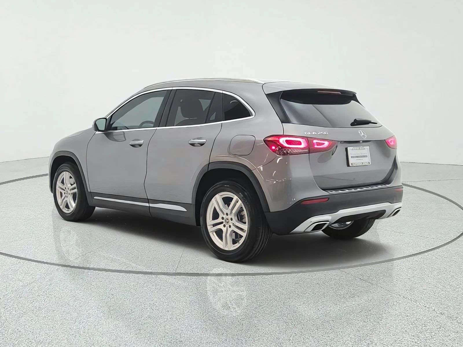 Used 2023 Mountain Grey Metallic Mercedes-Benz GLA 250 SUV image 7