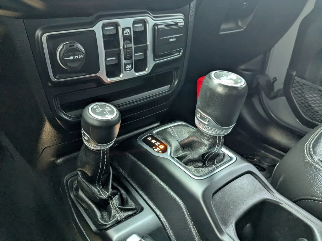 Used 2022 Sting-Gray Clearcoat Jeep Unlimited Sahara image 19