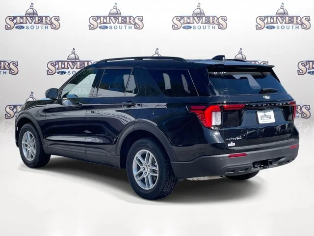 New 2027 Black Ford Active image 4