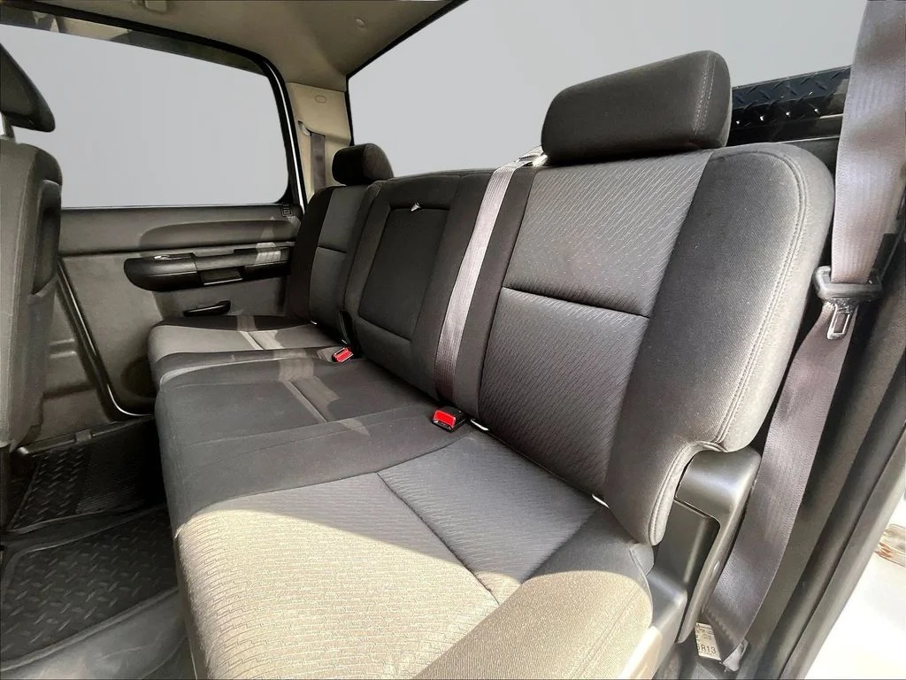 Used 2014 White GMC SLE image 26