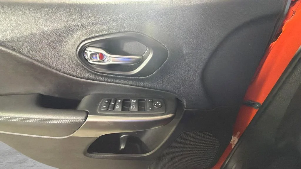Used 2021 Orange Jeep Latitude FWD image 24