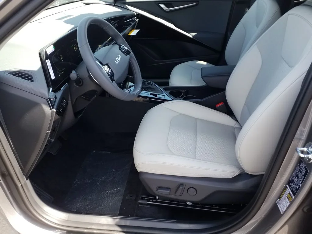 2025 Kia Niro EX - Photo 14