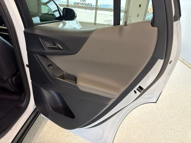 New 2027 Summit White Chevrolet LT image 29