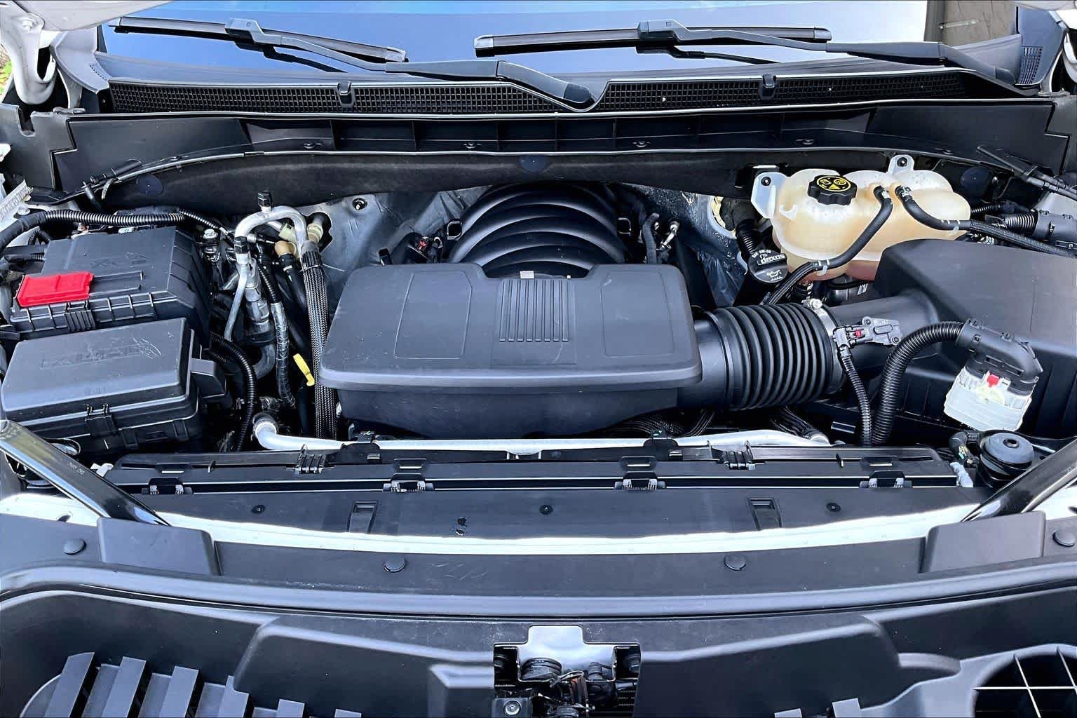 Used 2022 White Frost Tricoat GMC Denali image 32