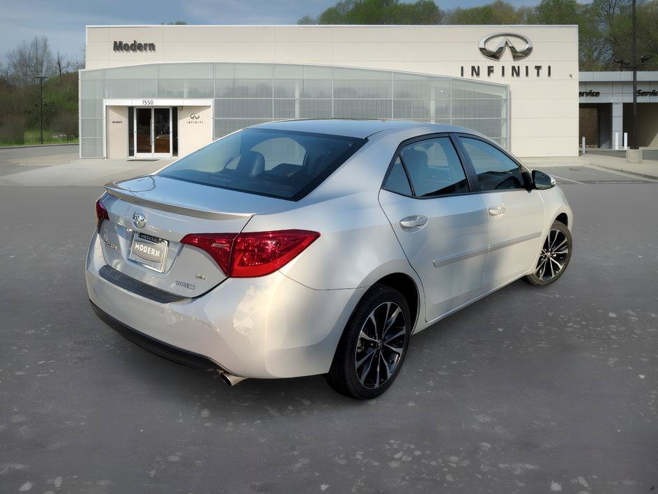 Used 2018 Classic Silver Metallic Toyota SE image 4