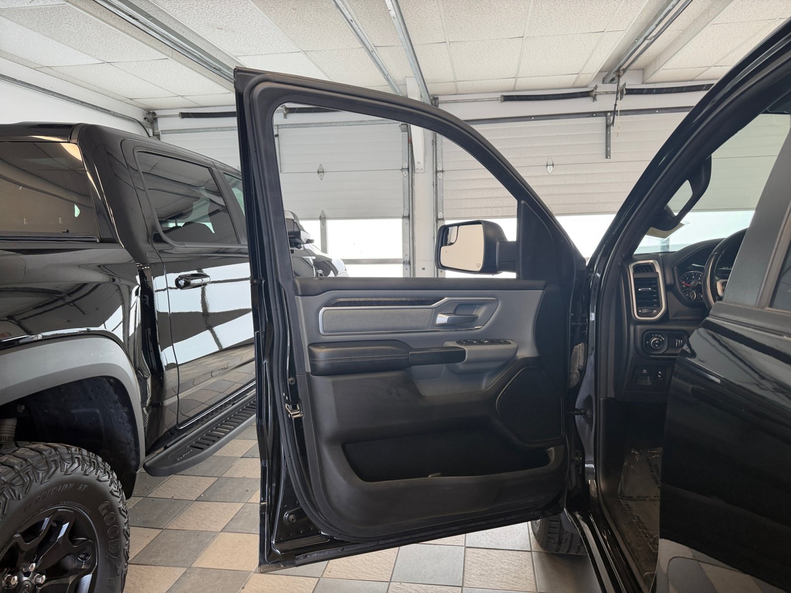 Used 2022 Diamond Black Crystal Pearlcoat Ram Big Horn image 24