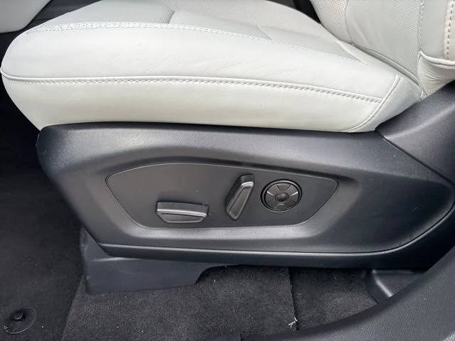 New 2026 Star White Metallic Tri-Coat Ford Platinum™ image 13