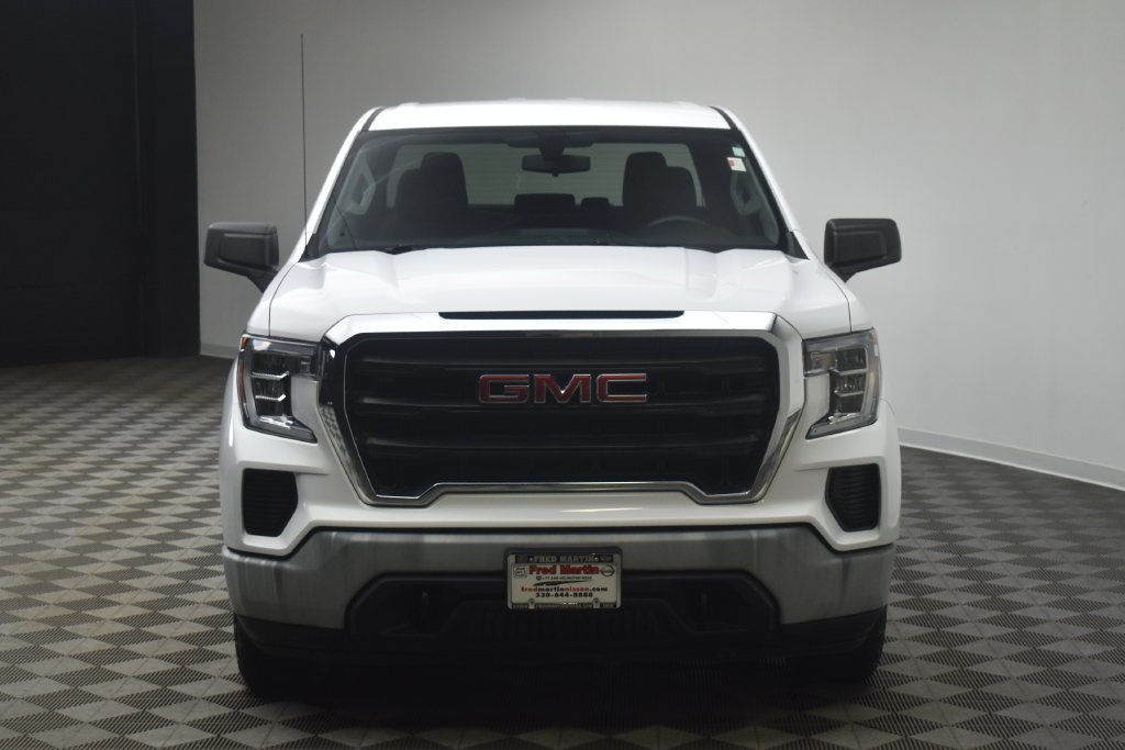Used 2019 White GMC Base image 15