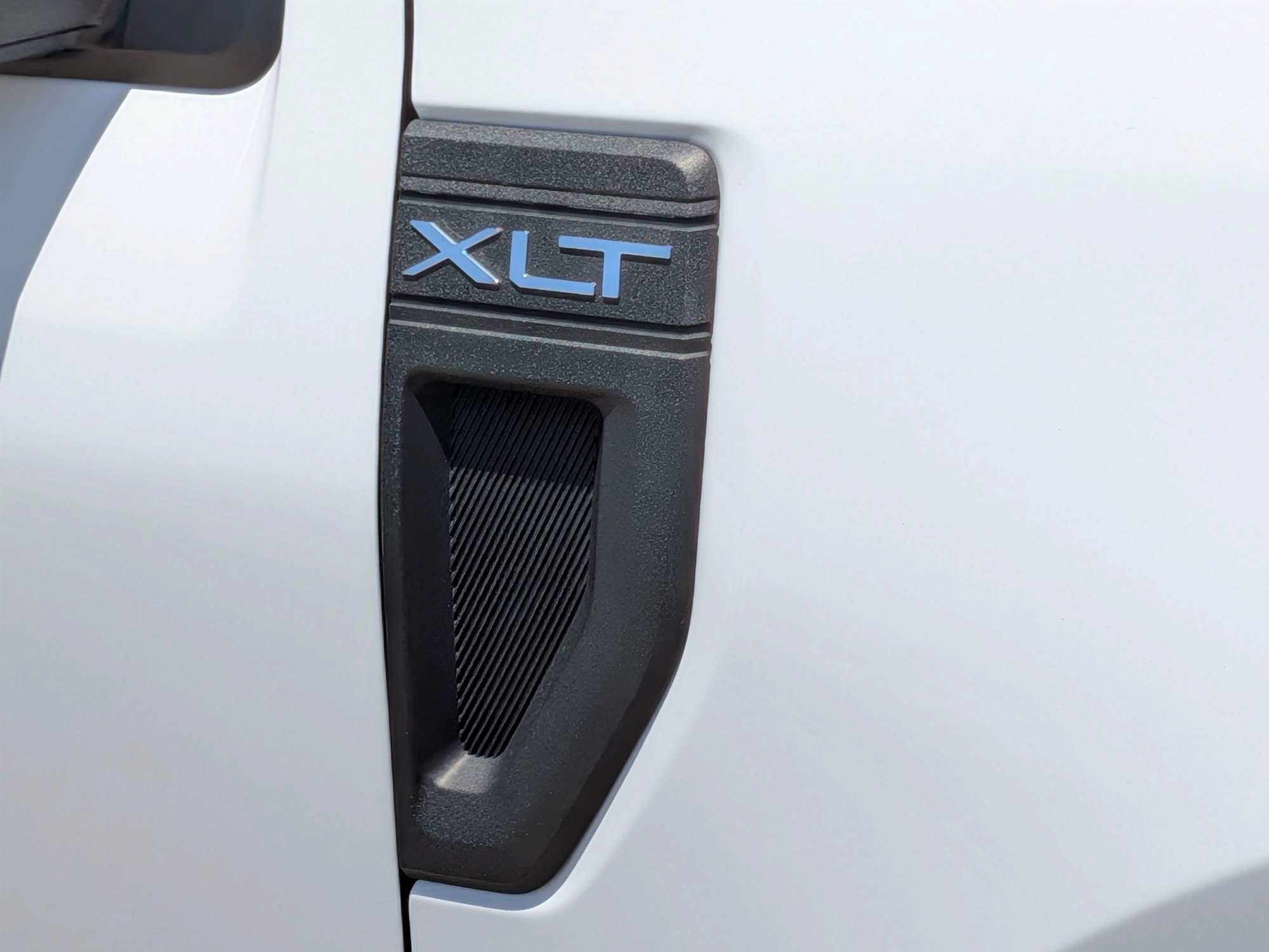 Used 2022 Oxford White Ford XLT image 15