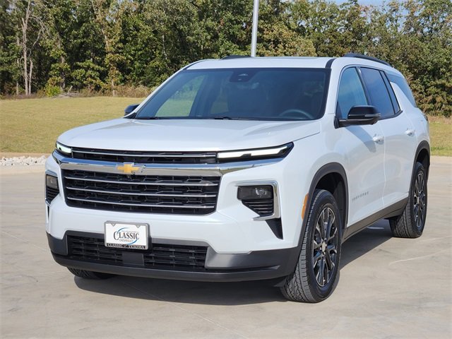 2026 Chevrolet Traverse photo 2