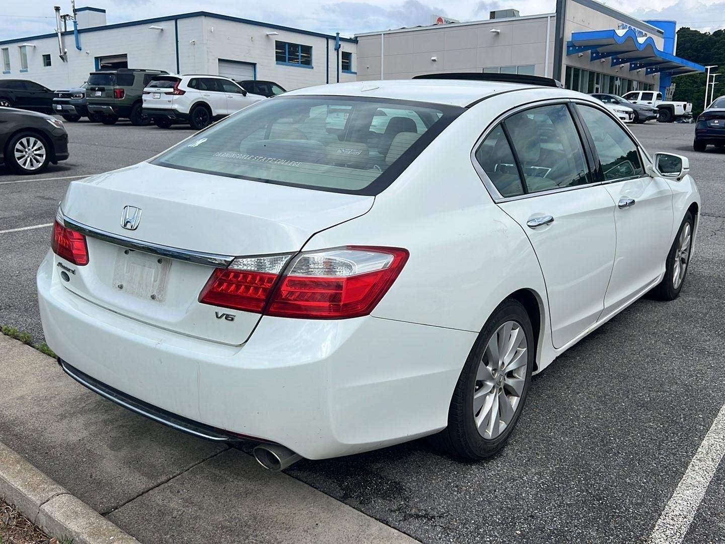 Used 2013 White Orchid Pearl Honda EX-L image 5