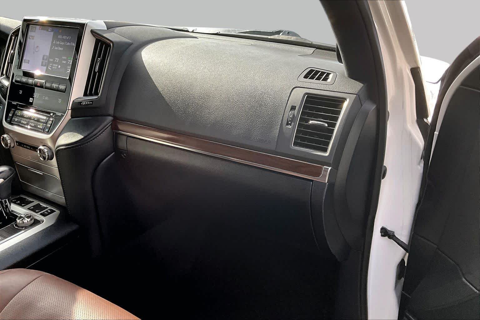 Used 2021 Blizzard Pearl Toyota  image 19