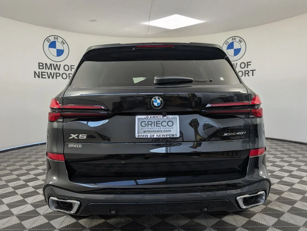New 2026 Black Sapphire Metallic BMW xDrive40i image 7