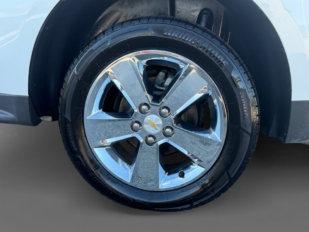 Used 2015 SUMMIT WHITE Chevrolet LT image 17