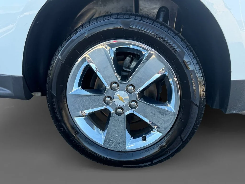 Used 2015 SUMMIT WHITE Chevrolet LT image 17