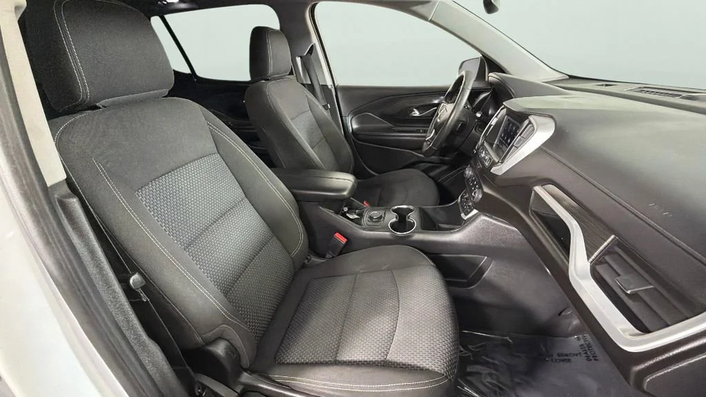 Used 2023 Summit White GMC SLE image 32
