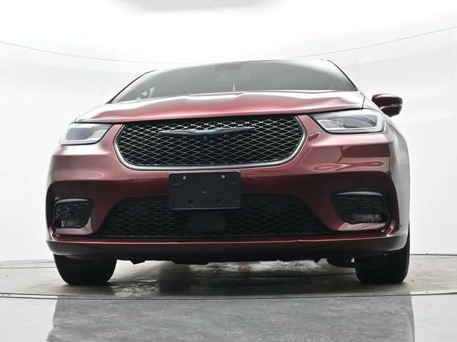 Used 2021 Velvet Red Pearlc Chrysler Hybrid Limited image 25