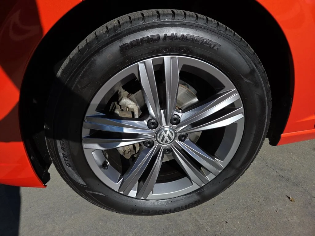 Used 2019 Orange Volkswagen R-Line image 11