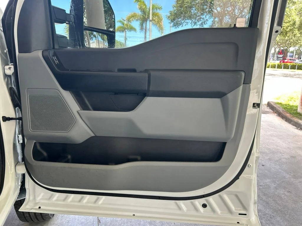 Used 2025 White Ford XL image 26