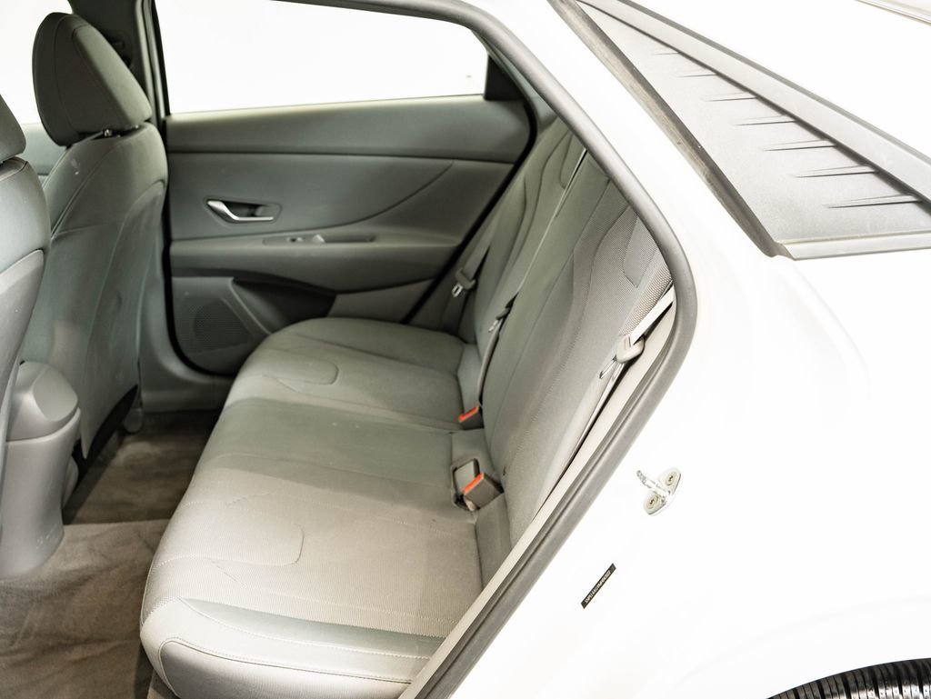 Used 2021 Quartz White Hyundai SE image 40