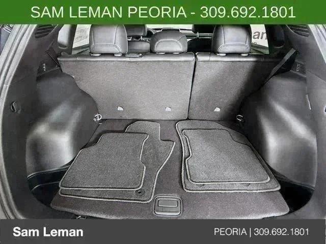 New 2026 Diamond Black Crystal Pearlcoat Jeep Latitude image 24